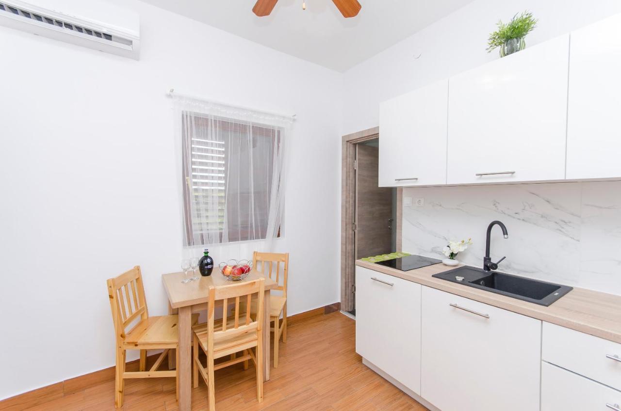 Apartments Katarina Пироваць Екстер'єр фото